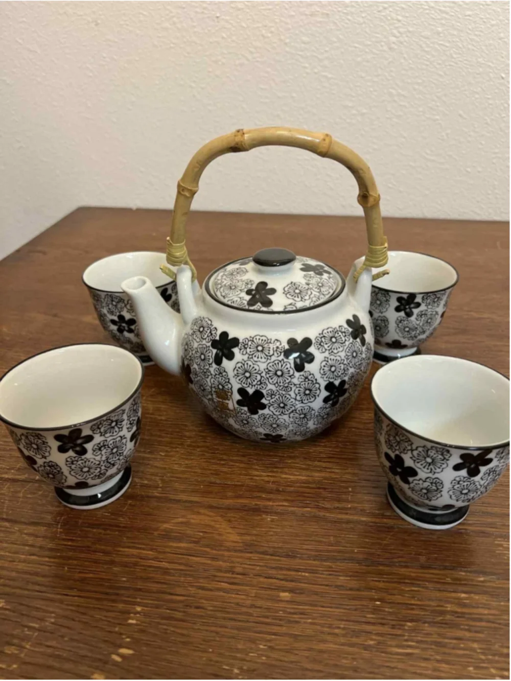 Kafuh Japan Black & White Floral Ceramic Tea Set Bamboo Handle Teapot & 4 Cups